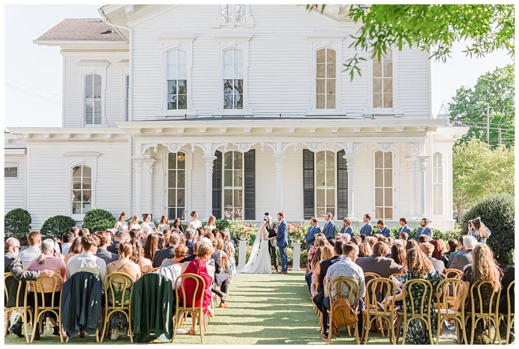 Spring Wedding at The Merrimon-Wynne House; Raleigh, North Carolina Wedding Photographer; Glynnis Christensen; Raleigh Wedding Photography